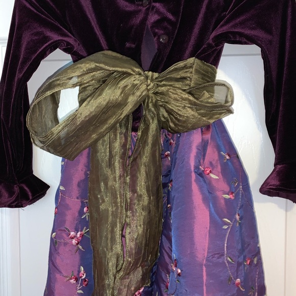 Plum purple dress with embroidered flowers - Picture 5 of 11